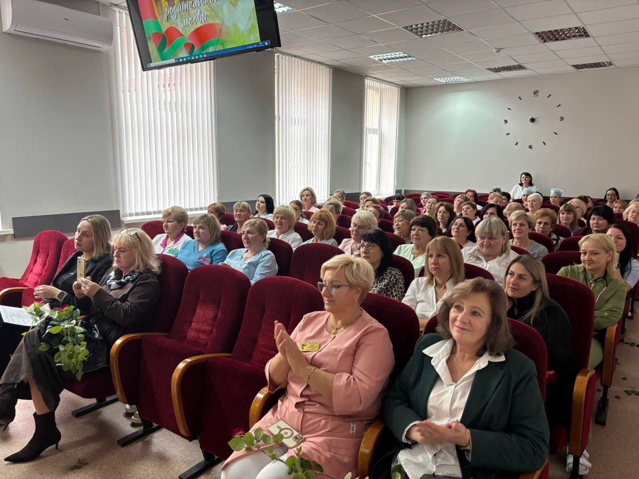 Мини-концерт ко Дню матери для коллектива детской городской больницы