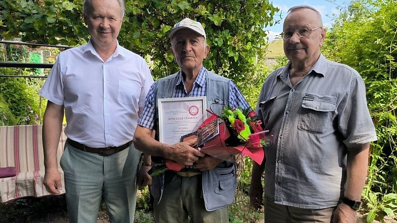 За плечами – жизнь во благо медицины: коллектив ГрГМУ поздравил с 90-летием Евгения Николаевича Хотима